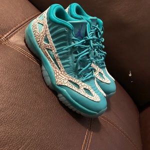 Jordan 11 Low Teal